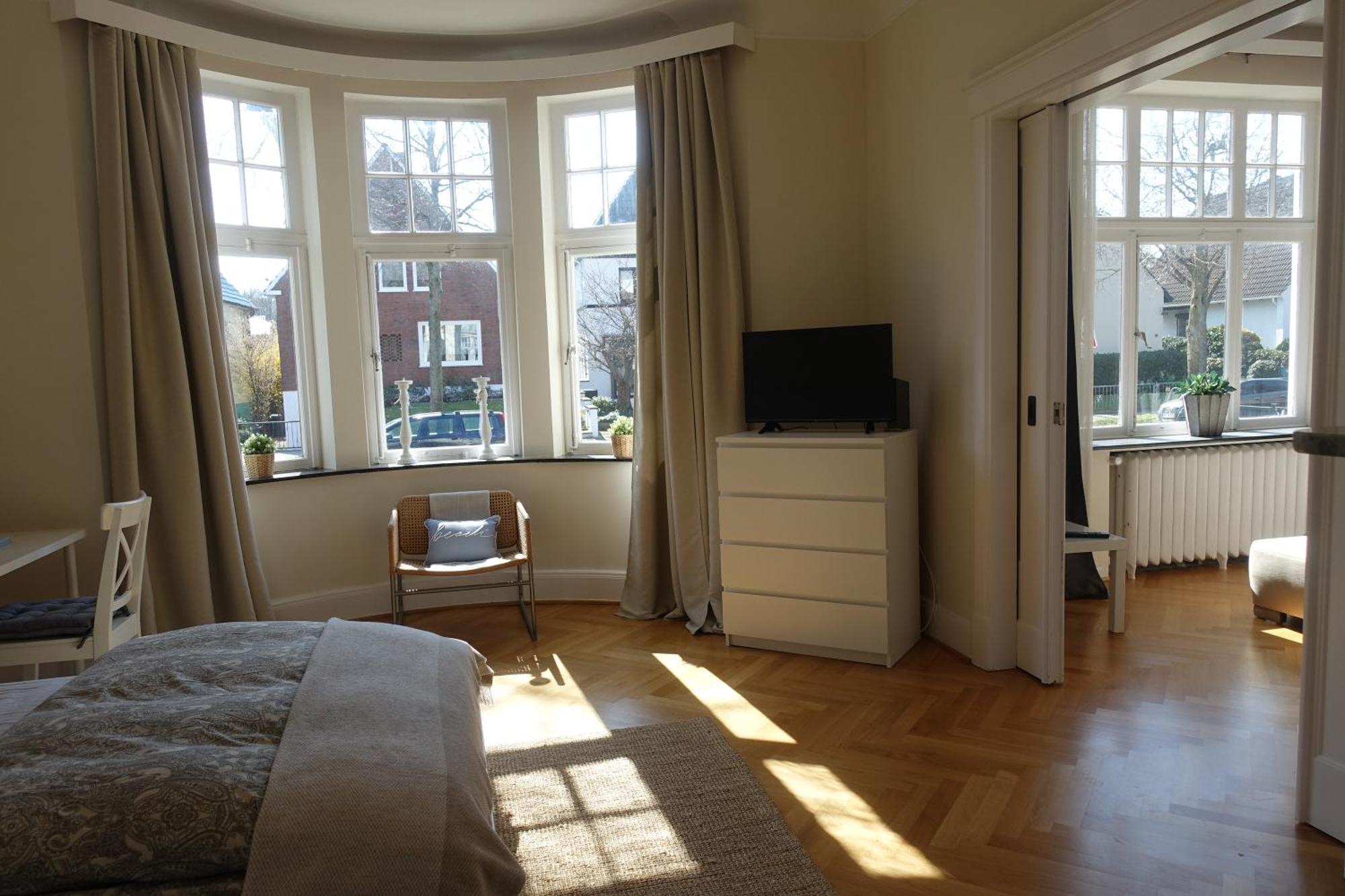 Mit 5 Schlafzimmer Villa *